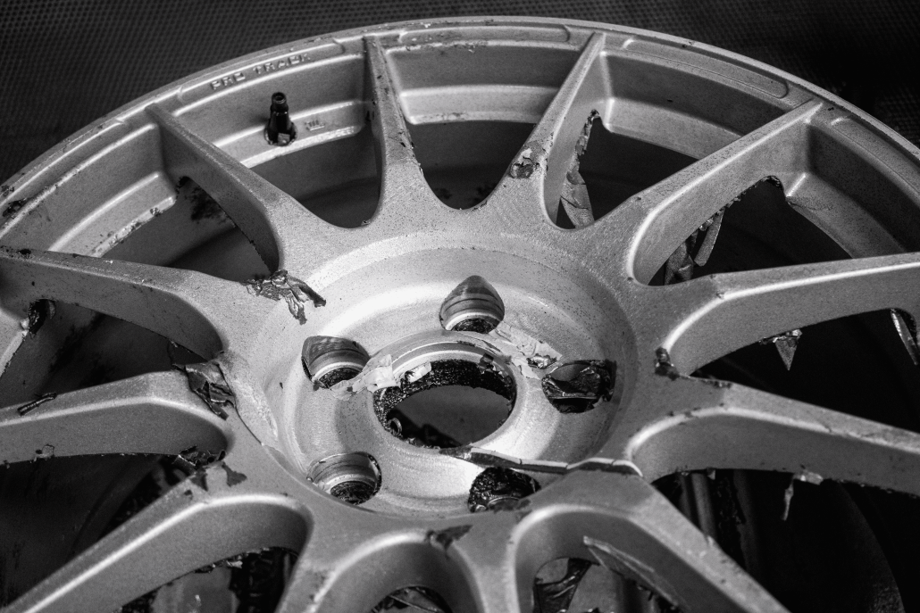 Strip MCV in werking bij het ontlakken van een velg