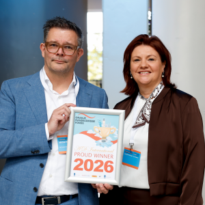 Michel Ruijgendijk en Claudia Horstten van der Noort namens AD International bij OMHF
